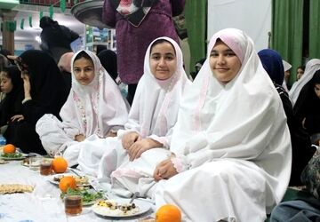 پایان سه روز خلوت عاشقانه در مسجد پنج‌تن آل‌عبا
