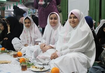 پایان سه روز خلوت عاشقانه در مسجد پنج‌تن آل‌عبا