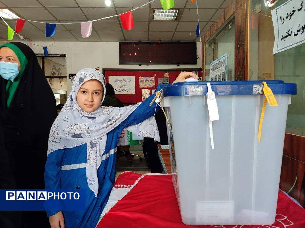 چهاردهمین دوره انتخابات ریاست‌جمهوری در دبستان سروقد ناحیه یک مشهد 