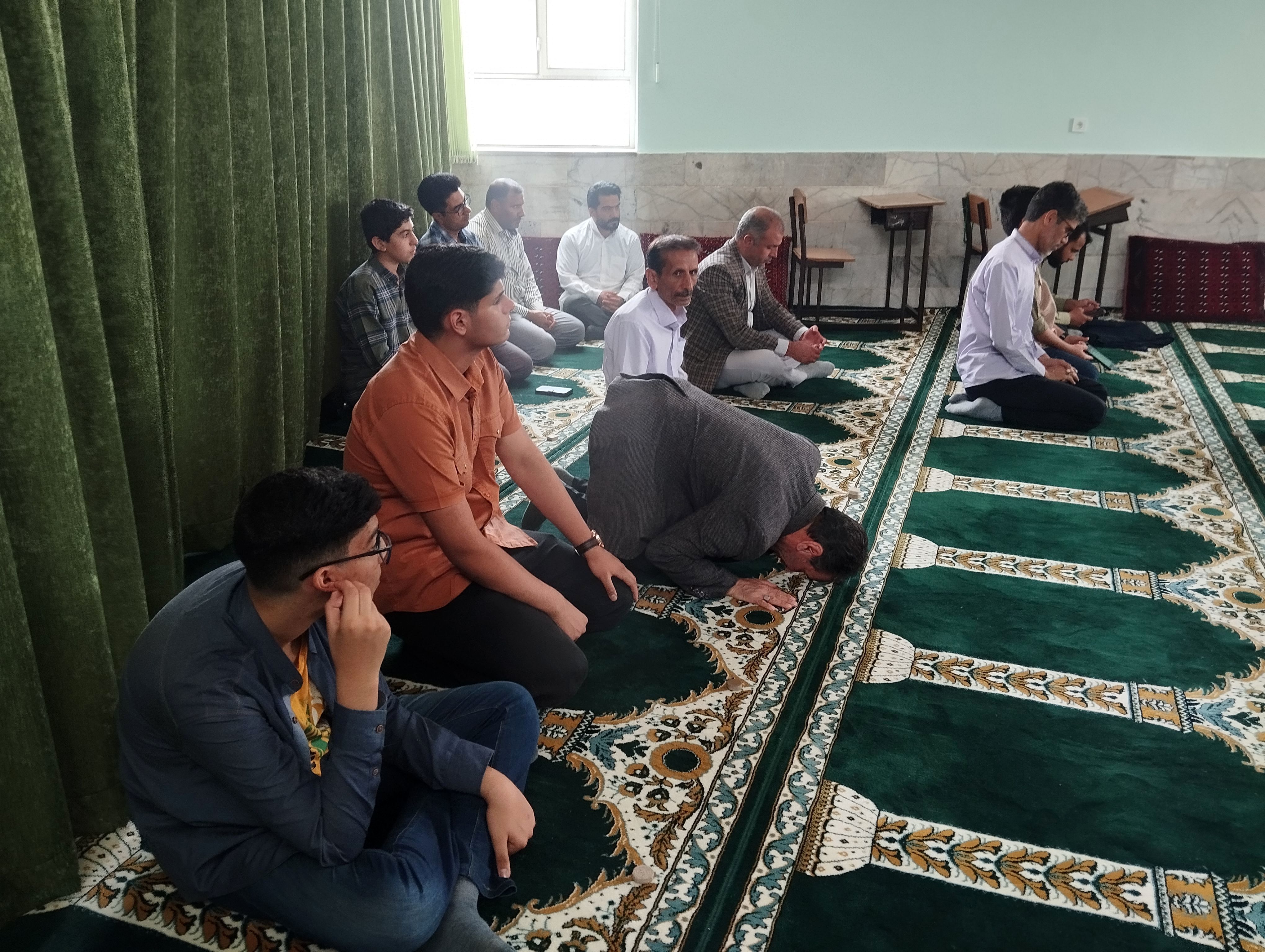 موکب دبیرستان ناصر در آموزش  و پرورش ناحیه ۷