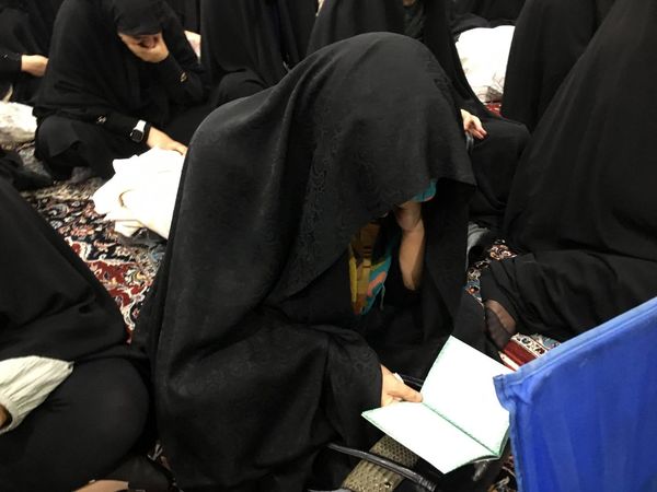 برپایی مراسم دعای عرفه در گلستان شهدای اصفهان
