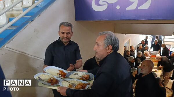 پذیرایی از زائران امام هشتم(ع)