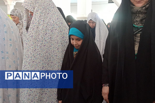 جمعه‌ای به رنگ ایمان؛ مسجد جامع لبریز از عطوفت و معنویت