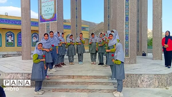 غبار رویی گلزار شهدا با حضور معاون پرورشی و فرهنگی ورزات آموزش و پرورش در یاسوج 