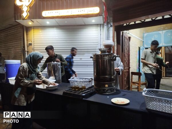 چایخانه حوزه علمیه گلشن؛ همراه با طلاب در سوگ رهبر امت در شب صد و هفتاد و نهم