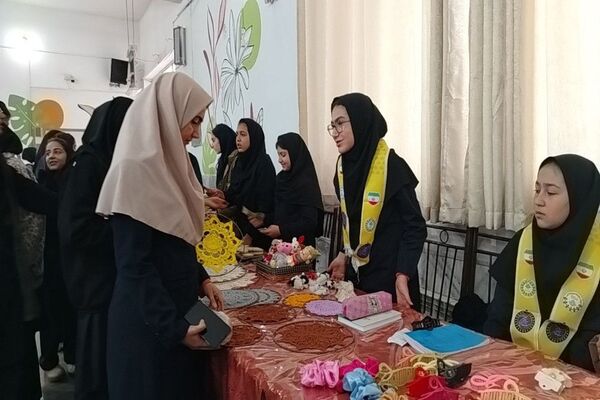 برپایی نمایشگاه و بازارچه کارو فناوری در دبیرستان شهید مجید دهنوی نیشابور