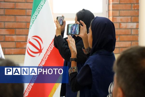 یک خشت هزار امید