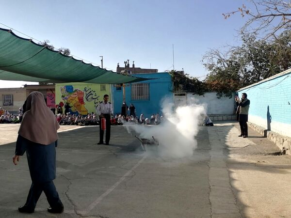 آموزش اطفاء حریق در مدرسه ناهید نخودی