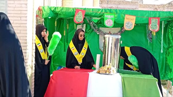 آئین نواختن زنگ انقلاب در دبیرستان حجاب بافق