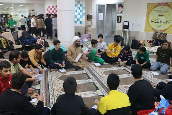 اعتکاف دانش‌آموزی پسران در مسجد النبی (ص) شهرستان جم