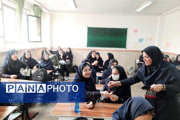 مراسم جشن ولادت حضرت معصومه (س) و روزدختر در دبیرستان حضرت ولیعصر (عج) ری یک