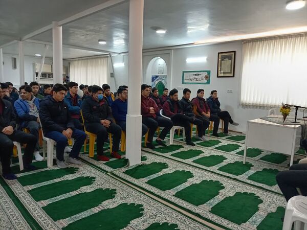 جلسه تجربه گردانی با قبول شدگان کنکور سراسری در دبیرستان نمونه آیت‌الله خامنه‌ای