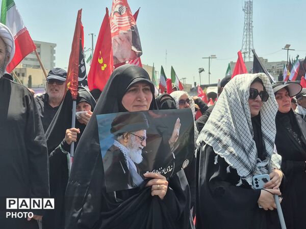 اشک یک ملت در بدرقه رهبر شهید