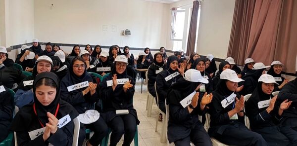 اختتامیه کانون یاریگران زندگی در دبیرستان ۱۵ خرداد 