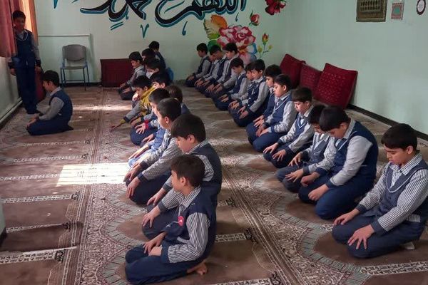 برگزاری محفل انس با قرآن به مناسبت ماه مبارک رمضان در مدارس ناحیه دو شهرری 
