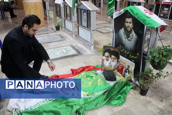 تجدید میثاق مدیر سازمان دانش آموزی استان بوشهر با شهدا