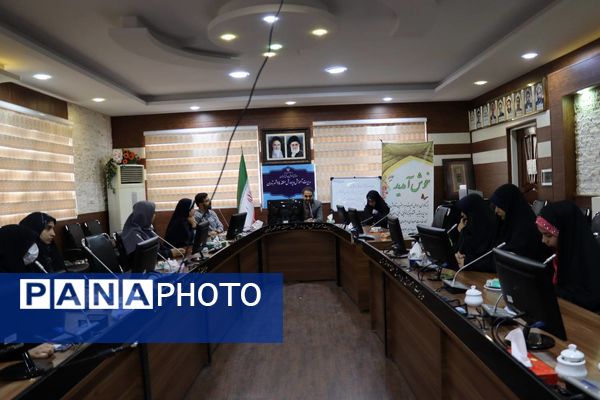 جلسه توانمندسازی دانش‌آموزان برتر در مسابقات قرآن و عترت