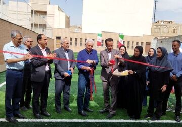آیین افتتاحیه زمین چمن دبستان شهدای قائمیه