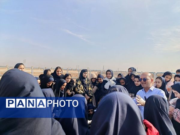بازدید دانش آموزان دبیرستان فرزانگان از اداره هواشناسی خواف