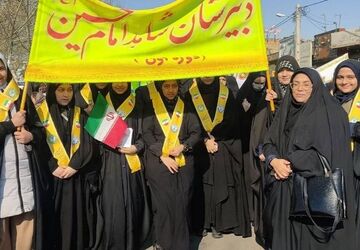 شکوه یوم الله 22 بهمن از زبان دانش‌آموزان و مسئولین 
