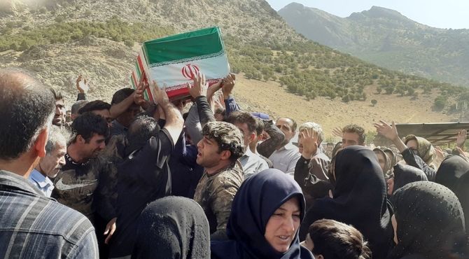 تشییع پیکر دانش‌آموز شهید امیرعلی فلاح در روستای راز باشی بیرانشهر