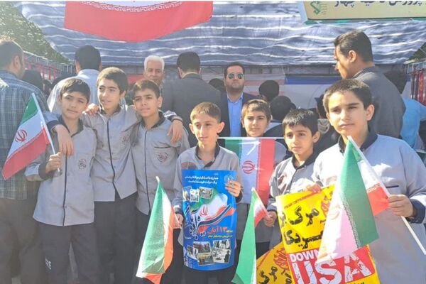 حضور پرشور دانش آموزان دبستان شاهد حیات در راهپیمایی سیزده آبان ۱۴۰۴