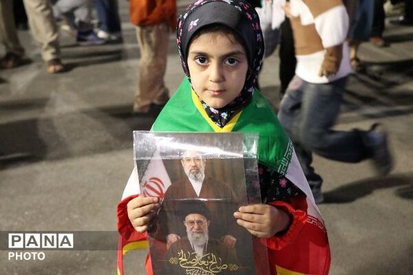 حضور بازماندگان ناوشکن دنا؛در میدان شهید آیت الله خامنه ای وتجلیل از ایثارگری مدافعان وطن