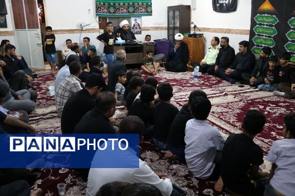 اقشار مردم شهرستان بندرخمیر به سوگ پسر فاطمه نشستند