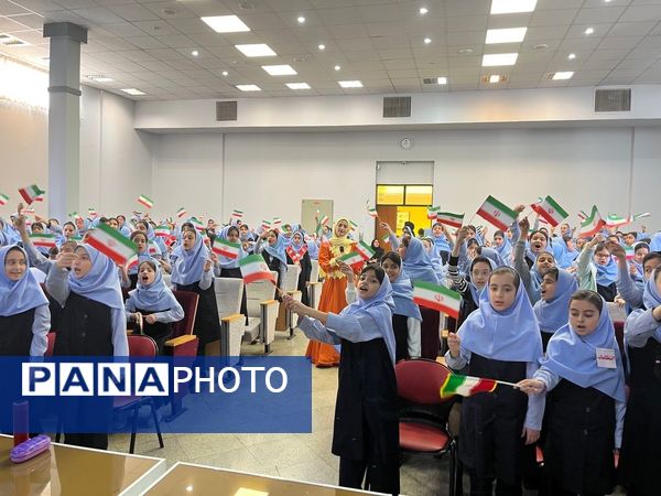 گرامیداشت سیزدهم آبان و روز دانش‌آموز در دبستان آرمینه مصلی نژاد