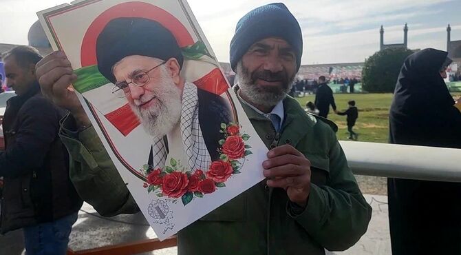 نقش جهان غرق در شور و بصیرت انقلابی