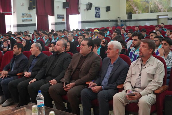 آیین بدرقه دانش آموزان منتخب به عمره دانش‌آموزی از هشت استان کشور در کرمانشاه