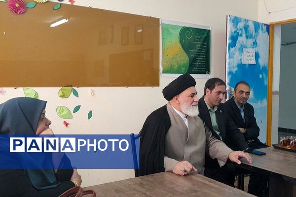 مراسم روز زمین پاک در دبستان دخترانه معراج ناحیه۲ بهارستان