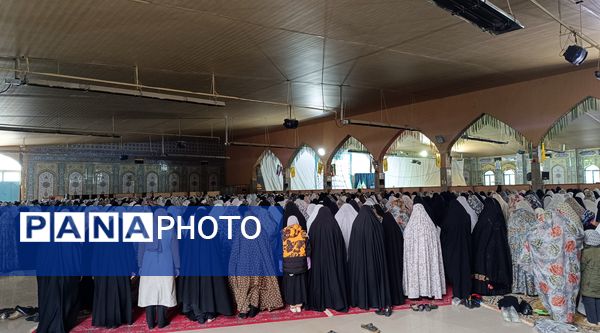 حضور پرشور دانش‌آموزان و فرهنگیان در نماز جمعه یاسوج