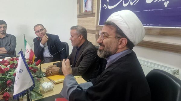 بازدید وزراتی از فعالیت‌های اجرا شده برنامه نماد در مدارس شازند 