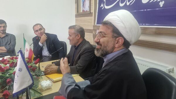 بازدید وزراتی از فعالیت‌های اجرا شده برنامه نماد در مدارس شازند 
