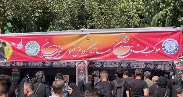 جاماندگان اربعین در خیابان ۱۷ شهریور هم‌قدم با زائران کربلا