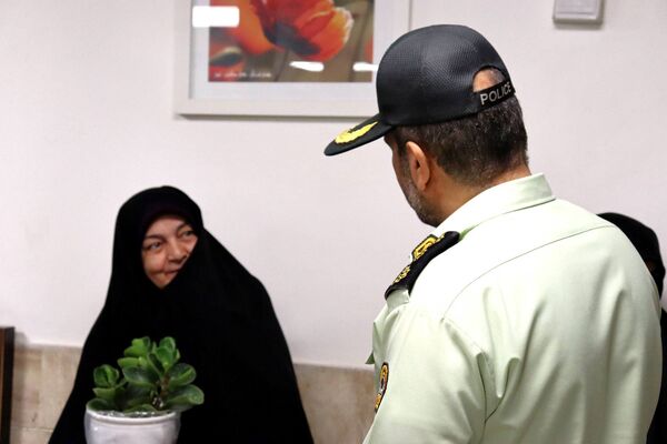 گرامیداشت هفته معلم با تجلیل از فرهنگیان آموزش و پرورش منطقه ۱۴ 