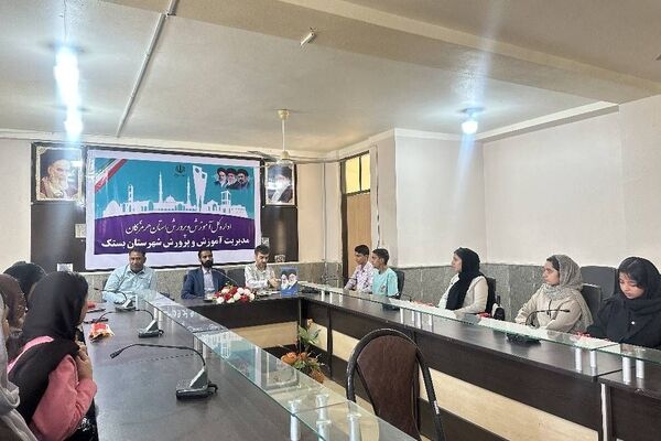 آیین تجلیل از خبرنگاران پانا و اعضای شورای دانش‌آموزی بستک