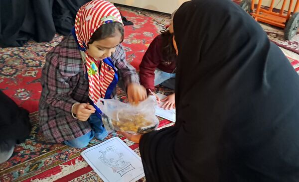 برپایی غرفه کودک در حاشیه نماز جمعه شهرستان کاشمر 