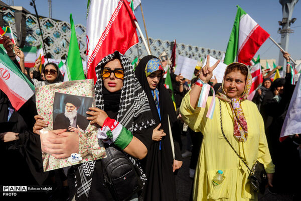 رزمایش دختران «جان‌فدای ایران»