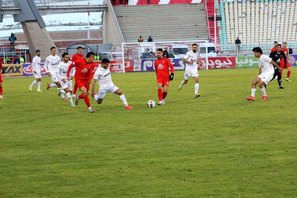 بازی تراکتور و ملوان در تبریز