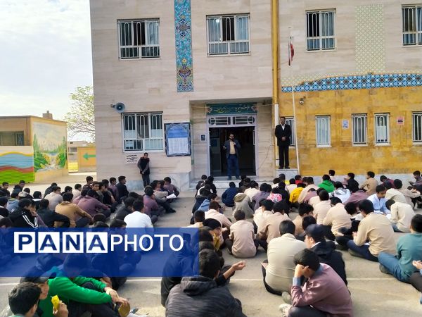 حضور آتش‌نشانان در دبیرستان میثاق کاشمر