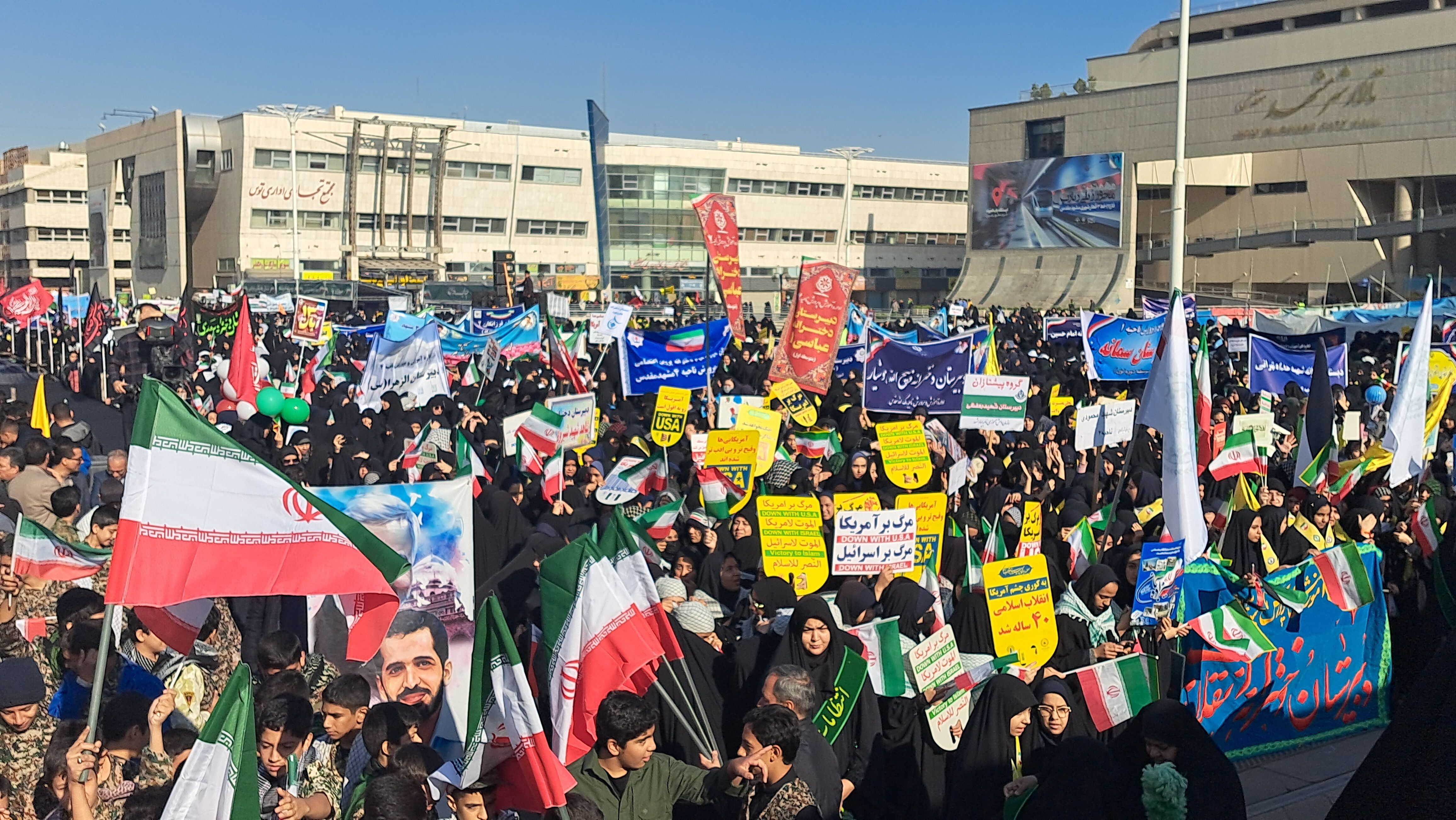 مراسم راهپیمایی ۱۳ آبان  در میدان شهدا شهر مشهد