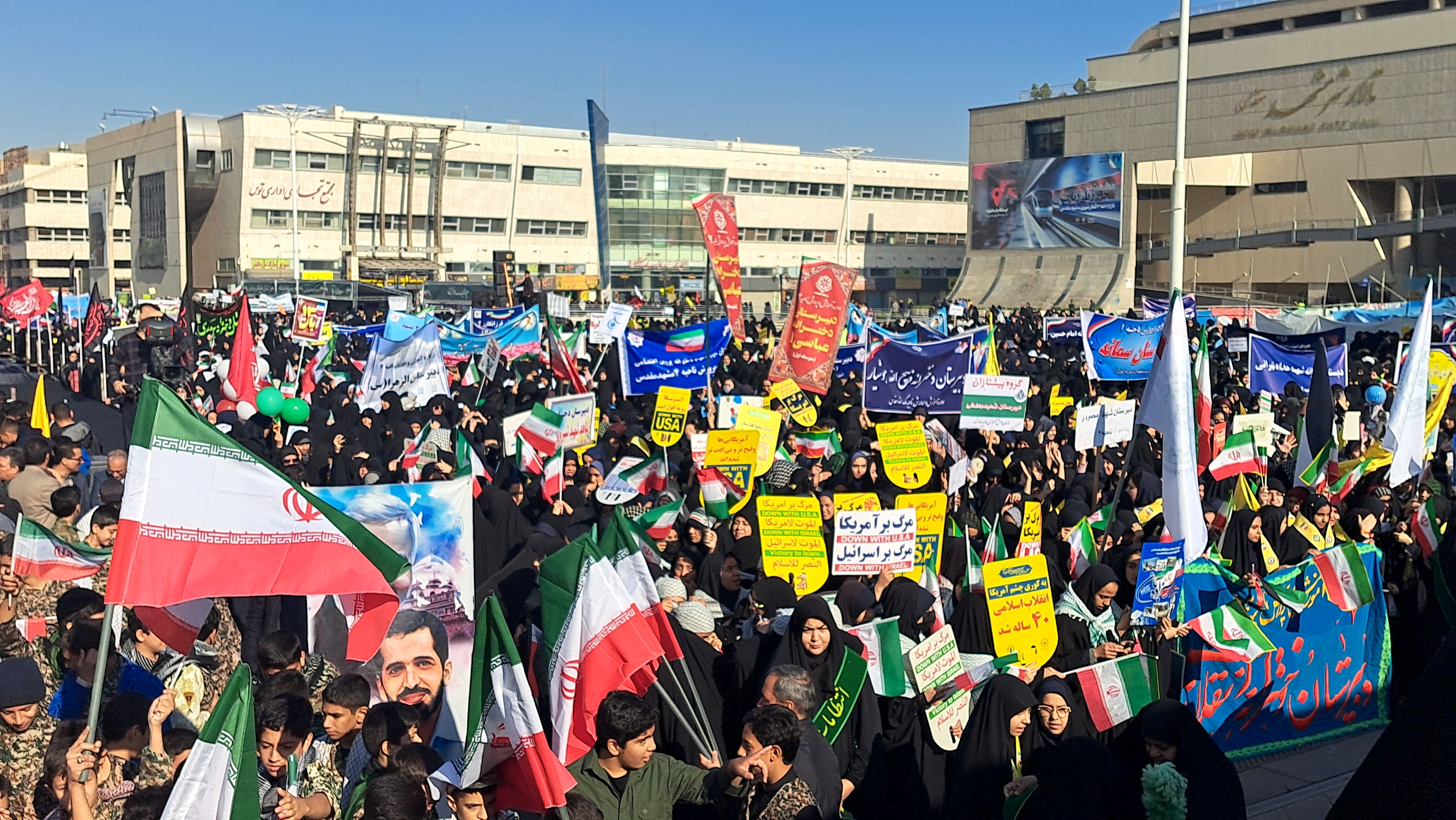 مراسم راهپیمایی ۱۳ آبان  در میدان شهدا شهر مشهد