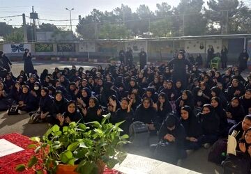 گرامیداشت هفته بهداشت و سلامت روان در هنرستان سادات شریعت پناهی سمنان