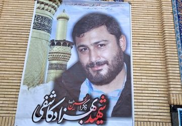 دیدار سرپرست آموزش و پرورش ملارد و هیئت همراه  با خانواده شهید کاشفی 