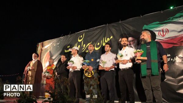 همایش تجدید بیعت معلمان قم با رهبر انقلاب