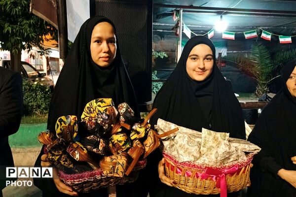 حضور پرشور دانش‌آموزان دبیرستان امام علی(ع) متوسطه اول در غرفه شهدای دانش‌آموز ورامین