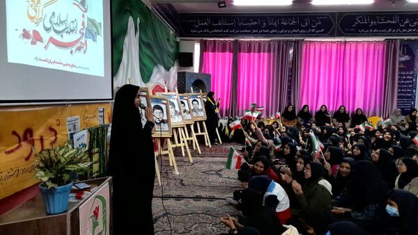 زنگ انقلاب در دبیرستان شاهد یاس نبی گناباد 