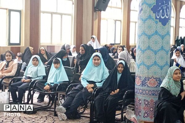 تقدیر از منتخبین مسابقات قرآن، عترت و نماز شهرستان شهریار 